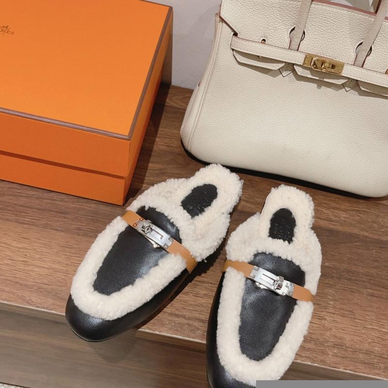 H**mes slippers